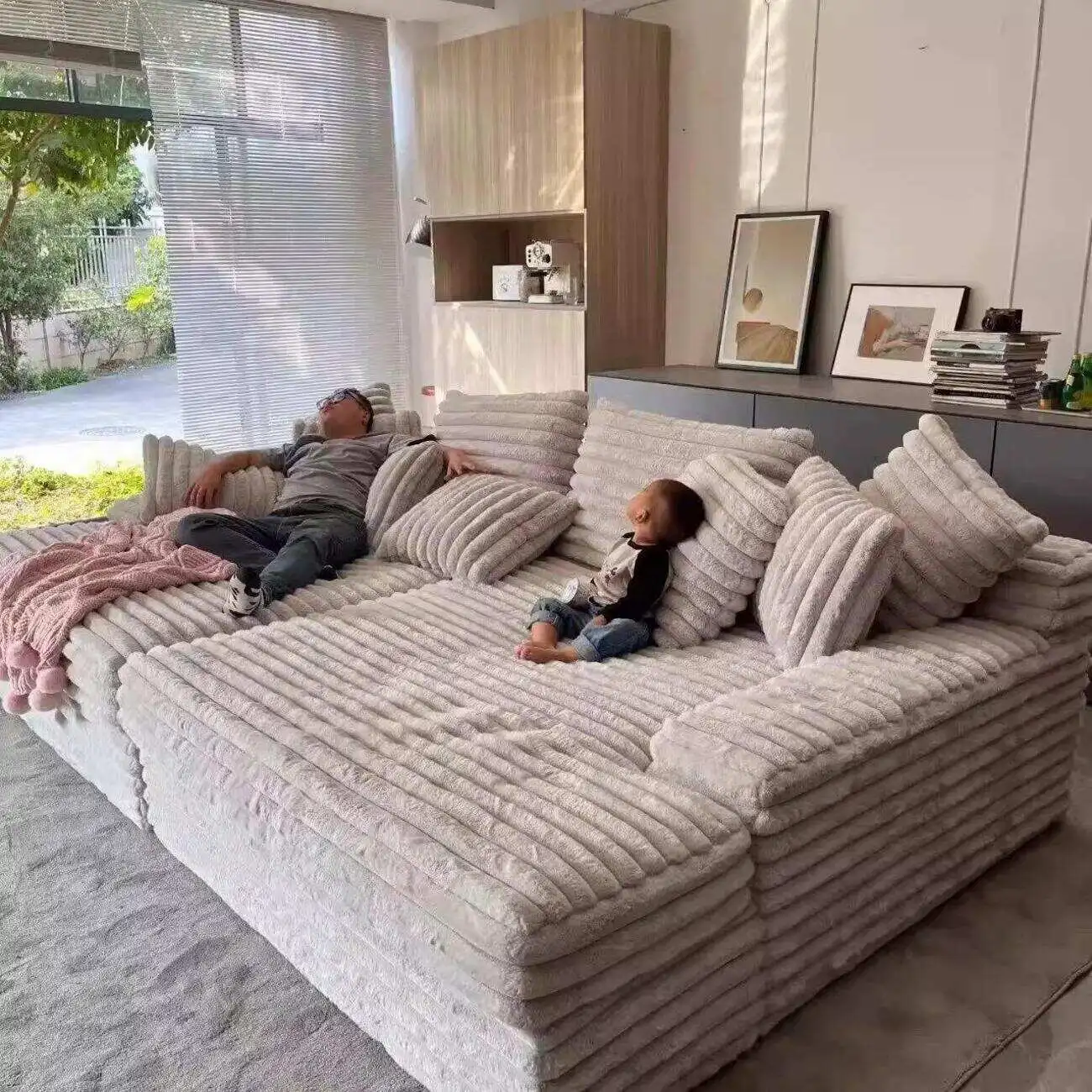 主图-02 Globe Sofa - Corduroy Deep-Seat Cloud-Style Compression Sofa