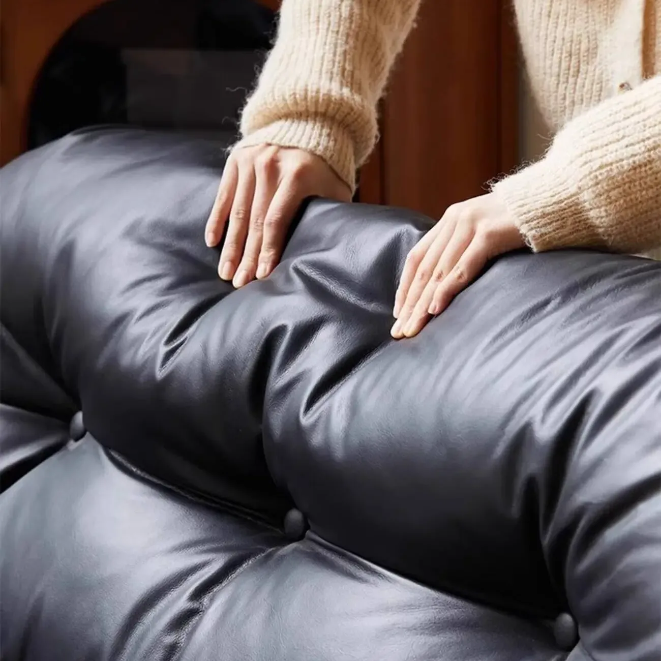 主图-05 Globe Sofa - Cloud-shaped Ear-shaped Leather Sofa