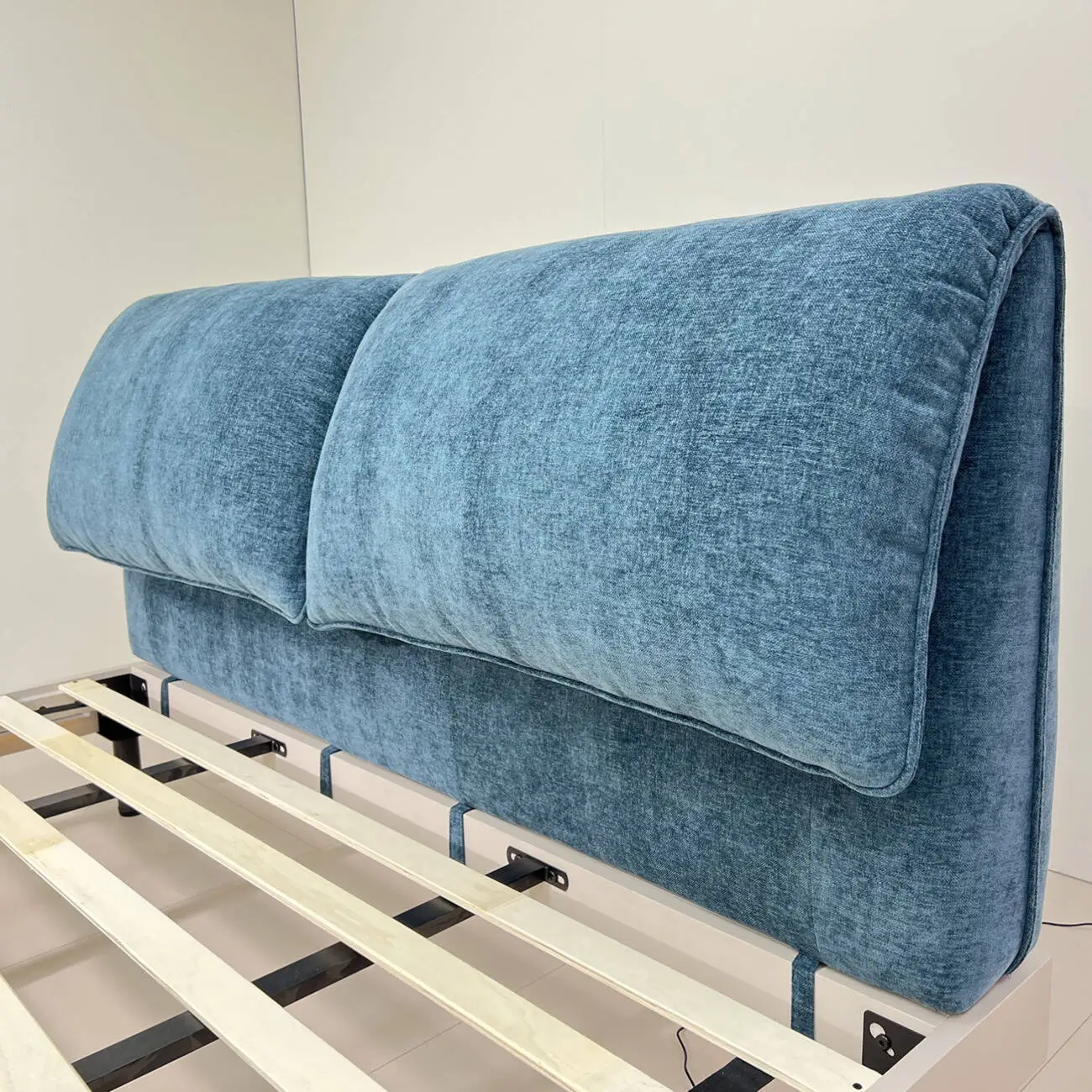 主图-03 Globe Sofa - Popular Scandinavian Minimalist Bedroom Bed