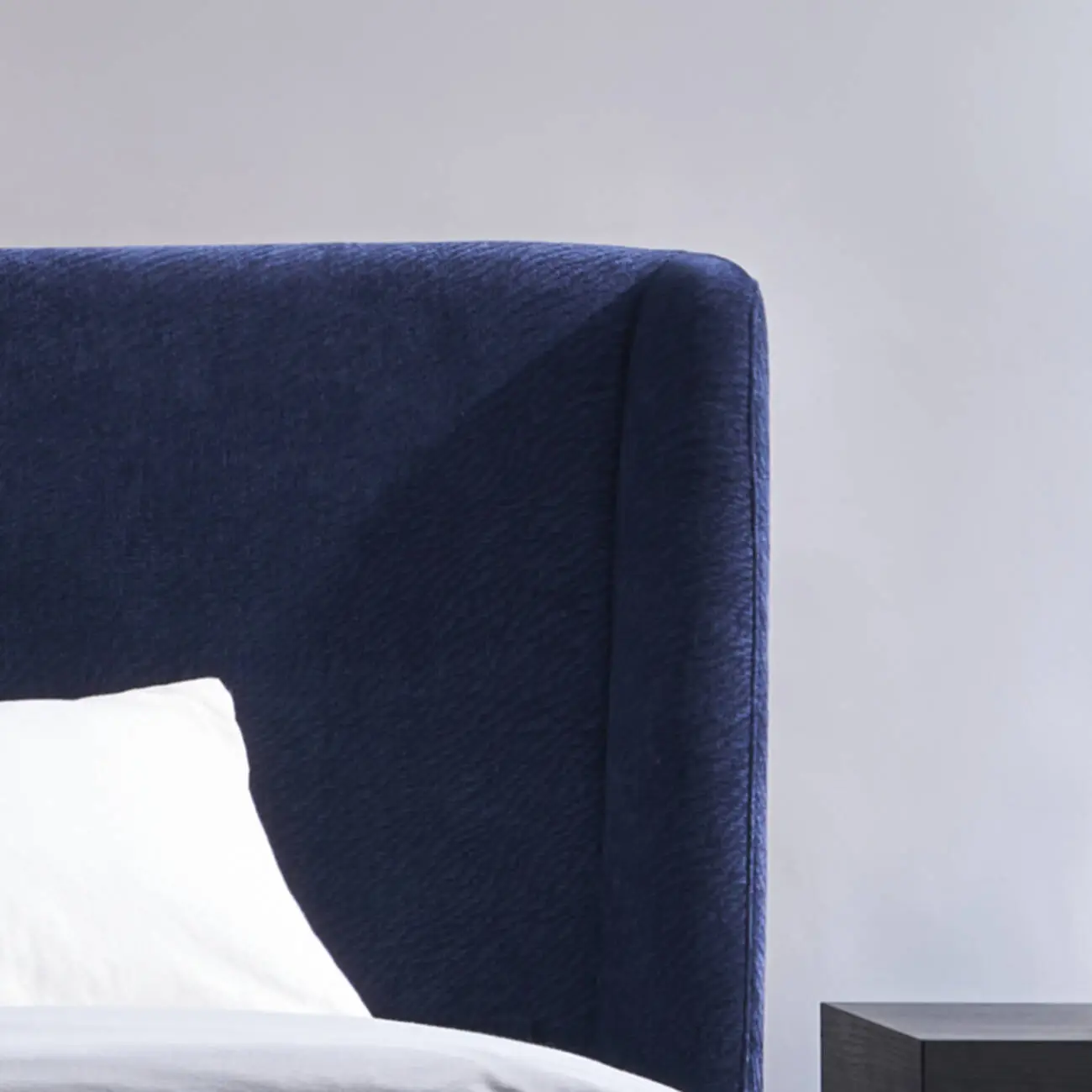 主图-04 Globe Sofa - Chenille Blend Italian-Style High-Back Upholstered Bed