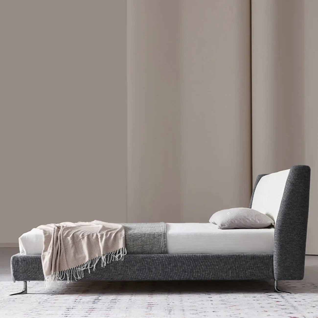 主图-04 Globe Sofa - Spencer Italian Minimalist Genuine Leather Bed