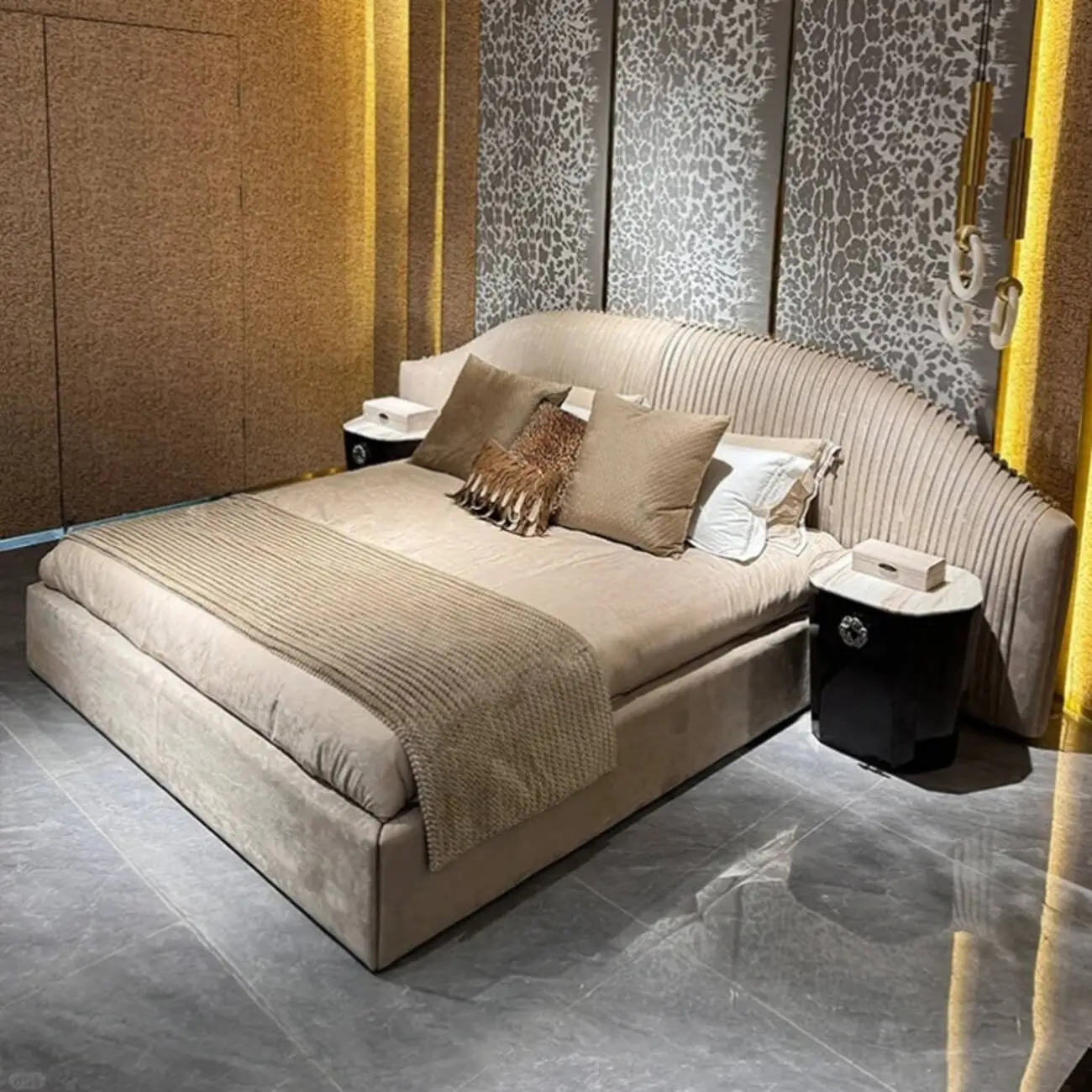 主图-04 Globe Sofa - Queen Style Italian-inspired Luxury Upholstered Bed