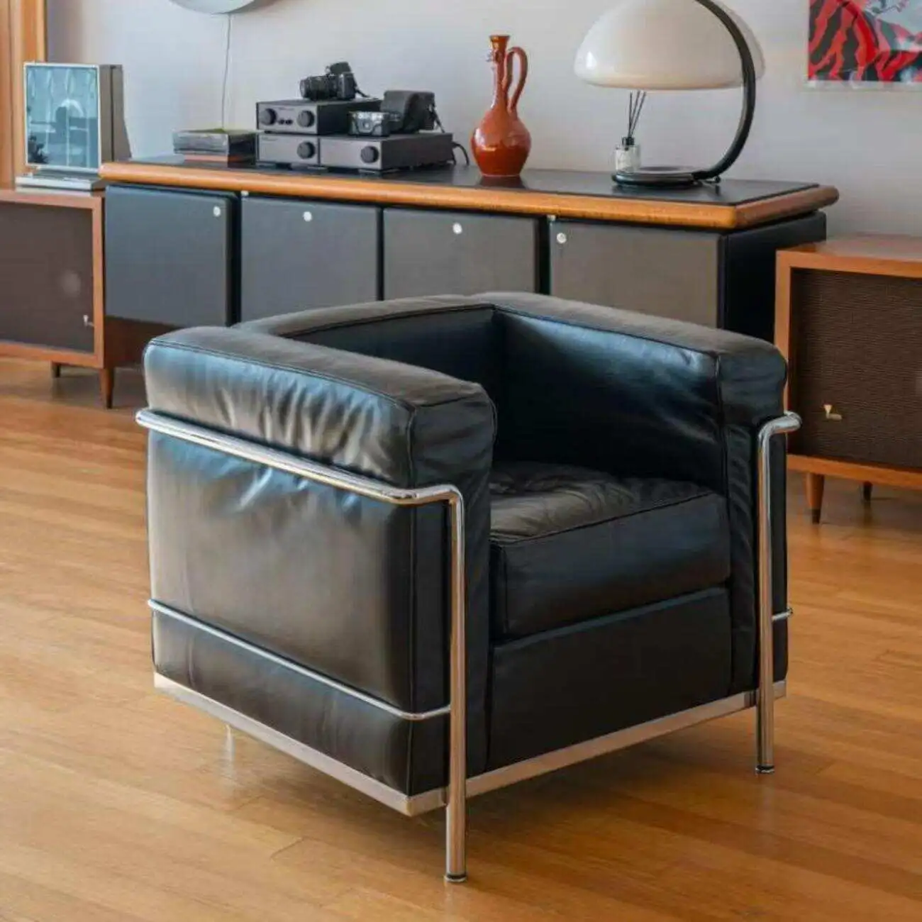 主图-04 Globe Sofa - LC2 Bauhaus Sofa