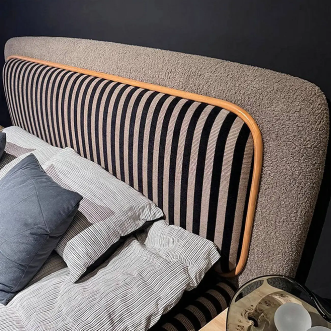 主图-05 Globe Sofa - Chenille Luxury Fendi Bed