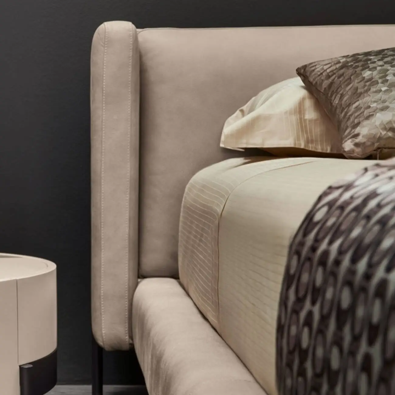 主图-05 Globe Sofa - Cantori Italian Luxury Leather Bed