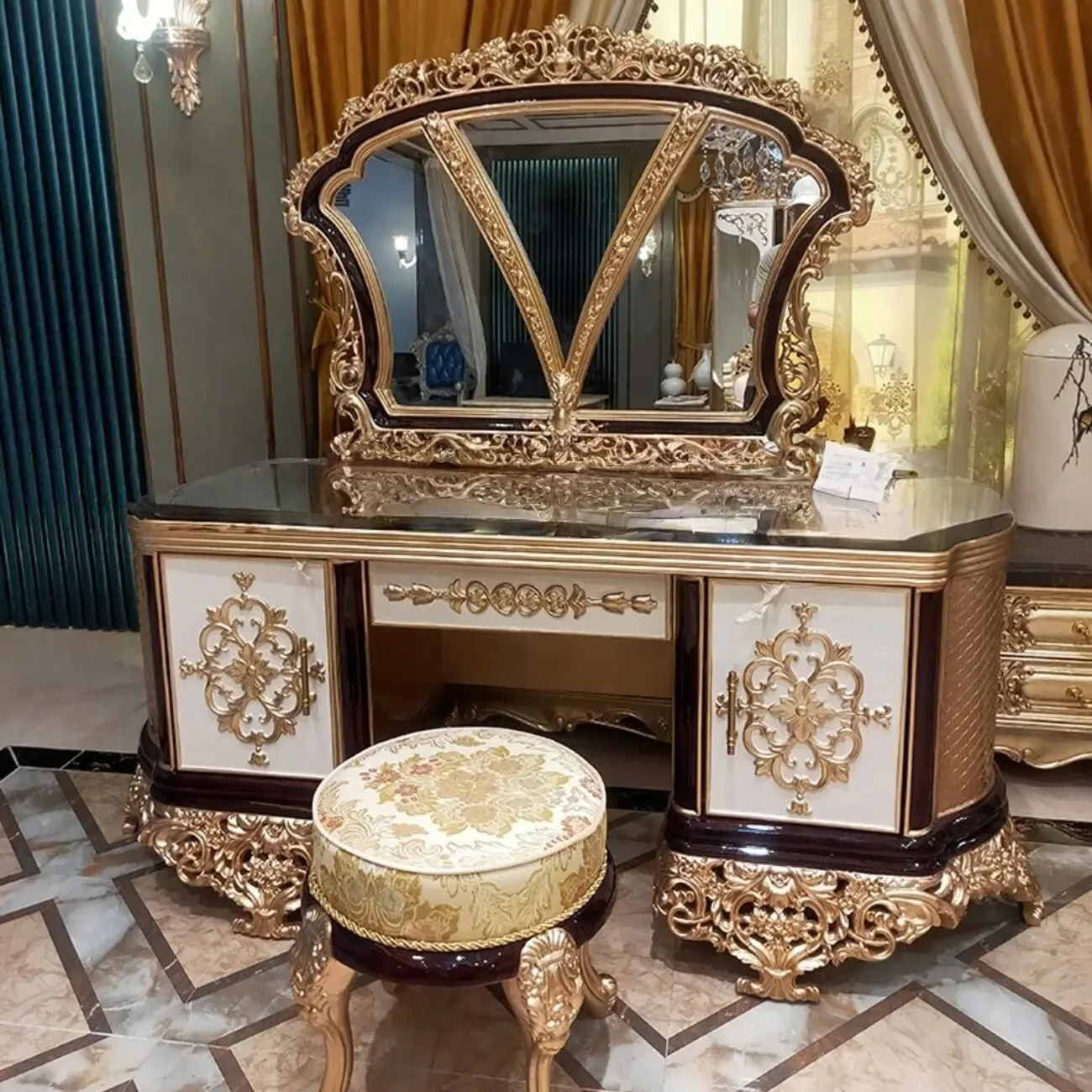 主图-8 Globe Sofa - French Style Neoclassical Luxury Cushioned Sofa